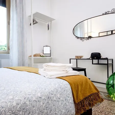 Interno 6 San Pietro * Rom